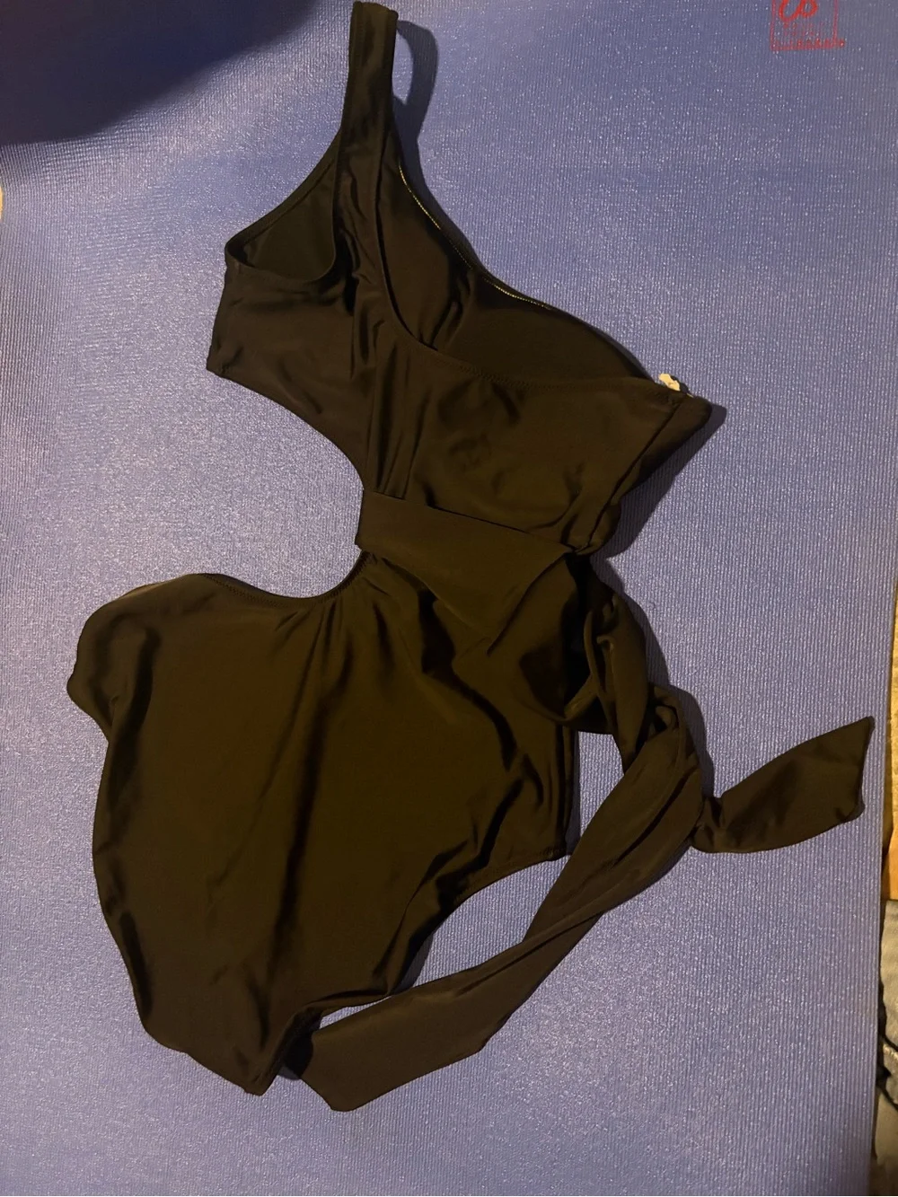 Aerie med One-Shoulder Black Cutout Swimsuit